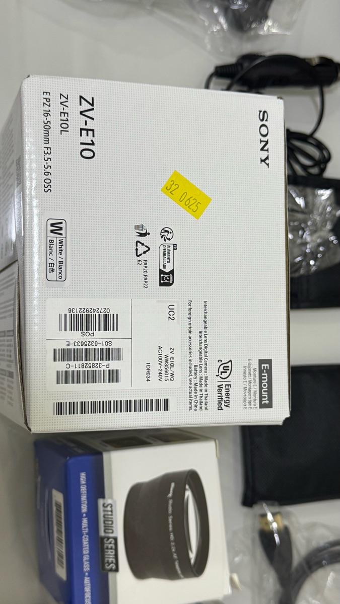 Sony ZV-E10 Mirrorless Camera with 16-50mm Lens - Image 11