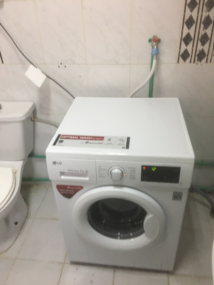 LG FRONT LOADING WASHING MACHINE 7KG - Image 4