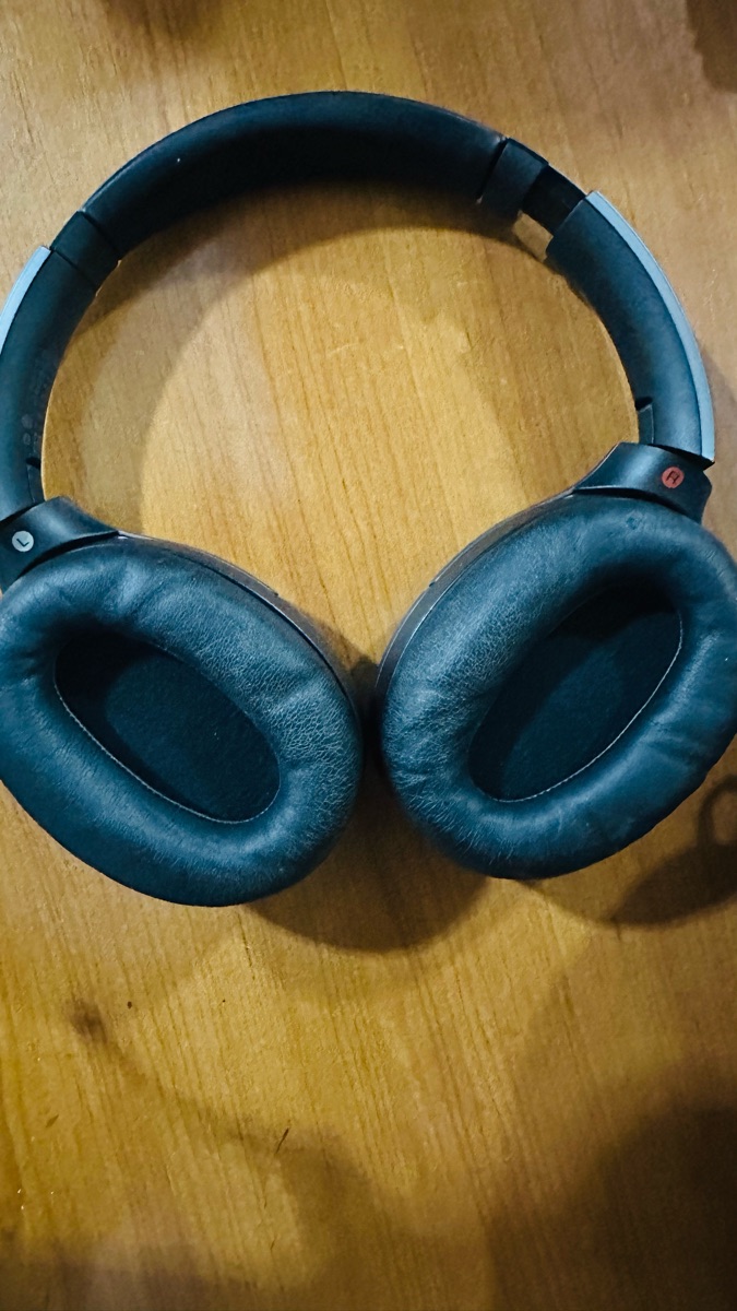 Sony wireless noise cancelling headphones - Image 8