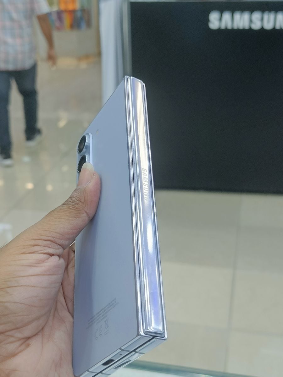 Samsung Galaxy Z Fold 5 - Image 2