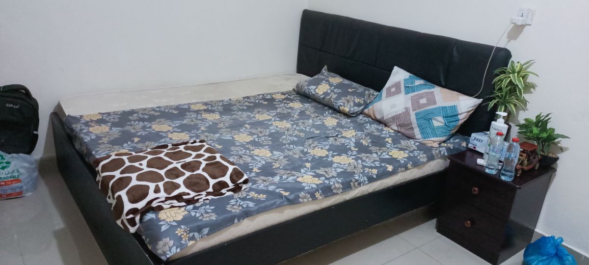 Urgent sell king size bed and mattress - Image 2