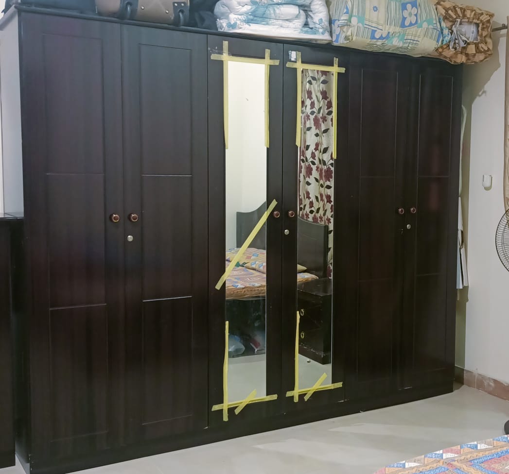 King size bed with mattress and 3 door set cupboard - Image 4