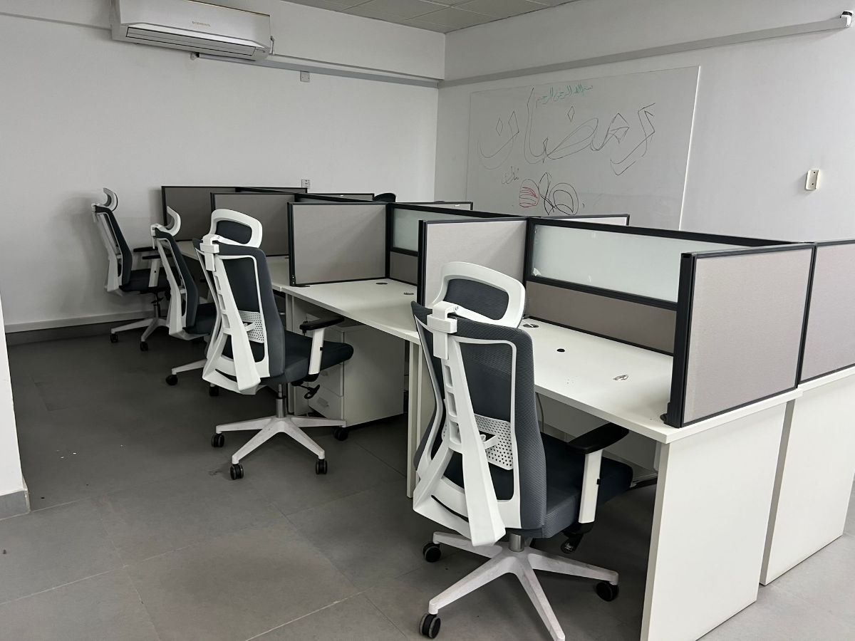 Used office desk and chair buy sell in qatar - Image 3
