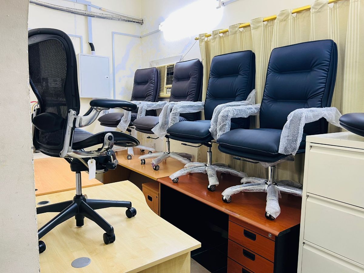 Used office desk and chair buy and sell 55157083 - Image 3