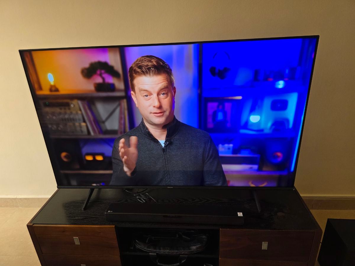 UHD TV FOR SALE IN MINT CONDITION - Image 1