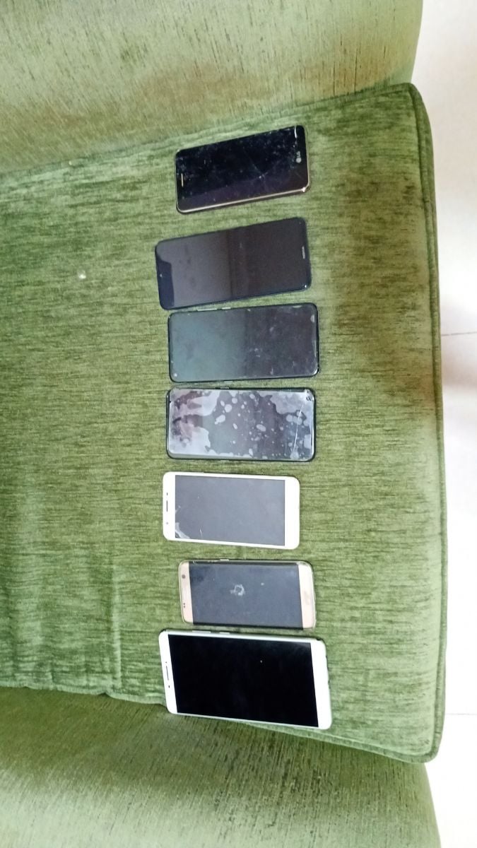 Used but not working various mobile phones for parts - Image 6