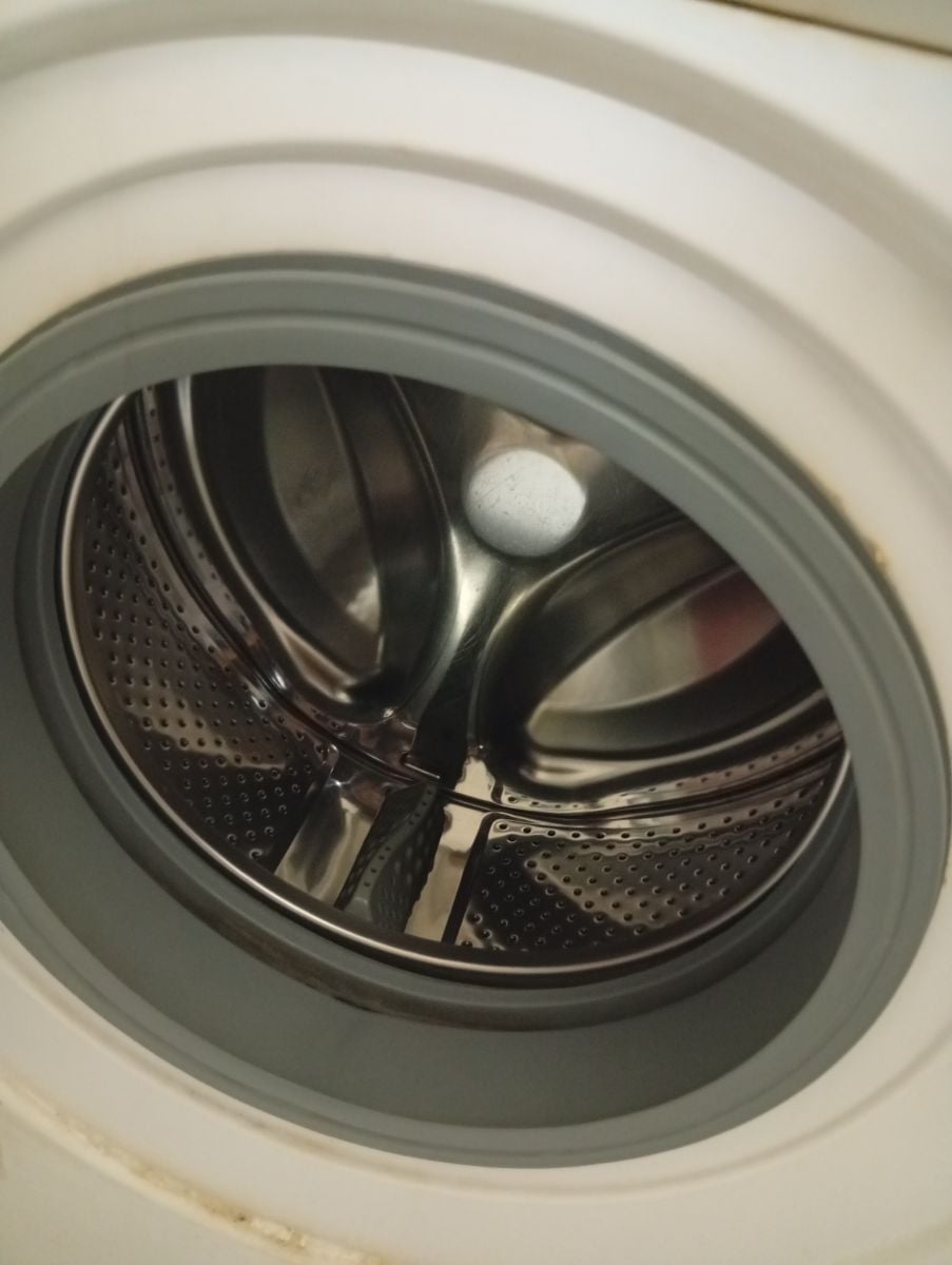 Washing machine - Image 1