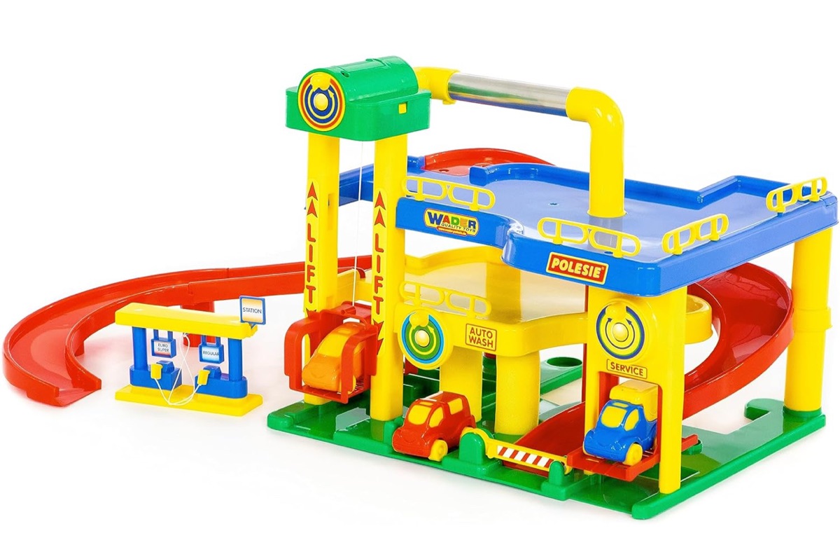 Wader car garage/wash/fuel station toy - Image 1
