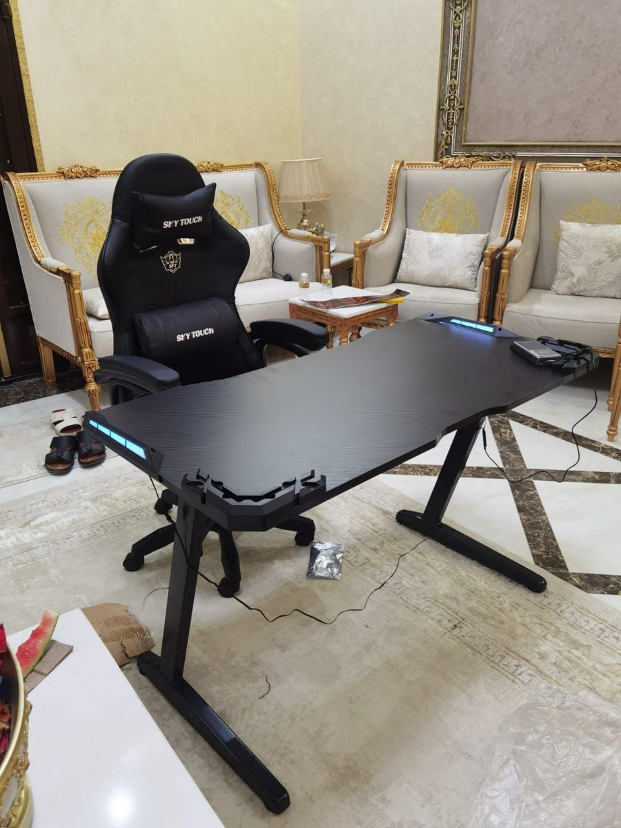 Gaming table with RGB lights - Image 2