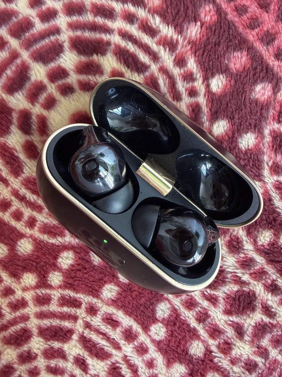 Urgent Sale Negotiable : Huawei Earbuds Pro 4 is on sale - Image 4