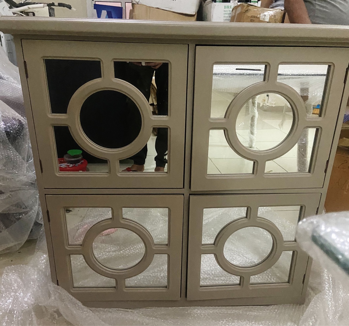 Chairs, sofas, table and cupboard - Image 3