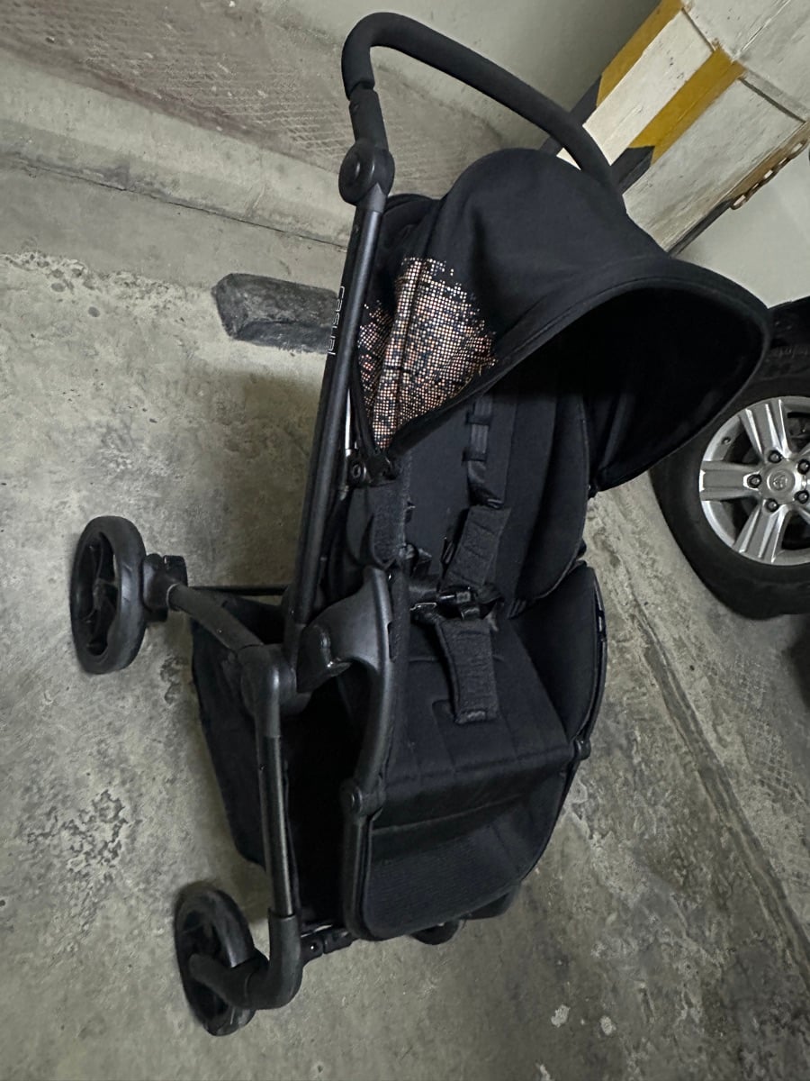 Giggles baby stroller good condition - Image 2