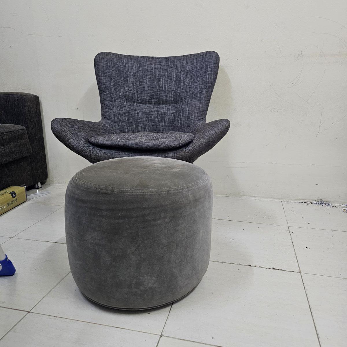 Comfortable Lounge Chair Set - Image 2