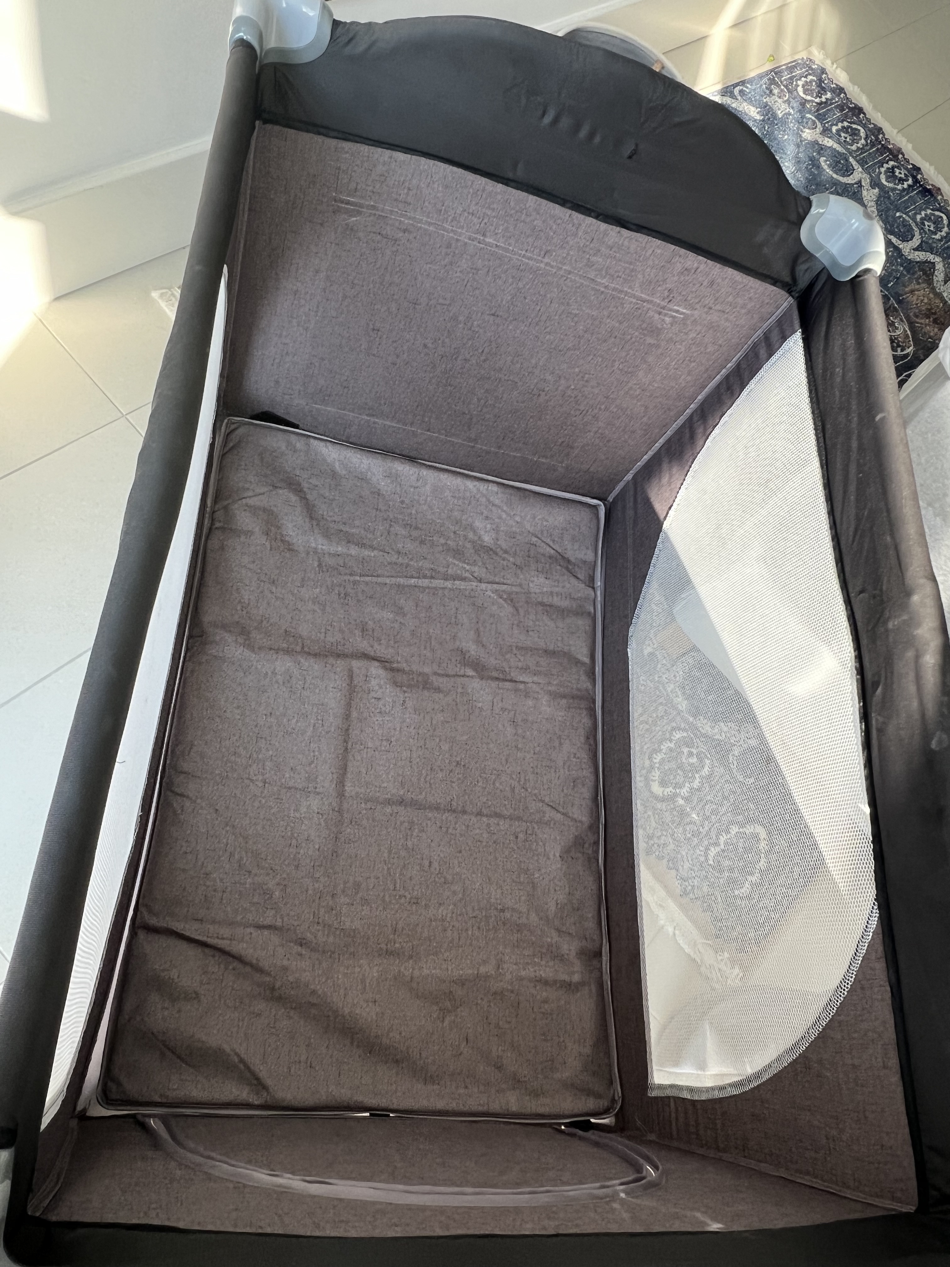 Travel cot  - Image 3