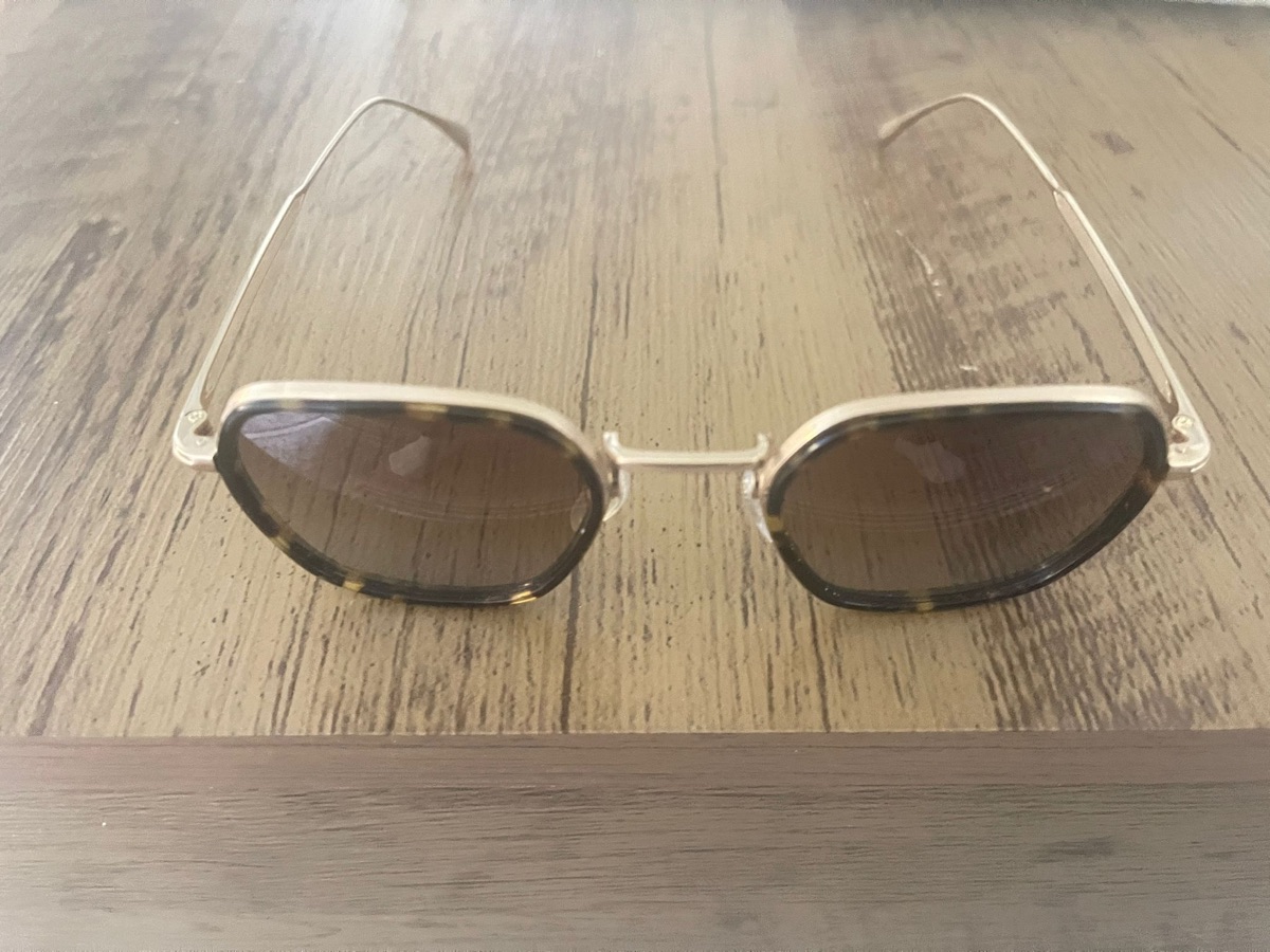 Conditions as brand new DAVID BECKHAM Irregular Sun glasses - Image 6
