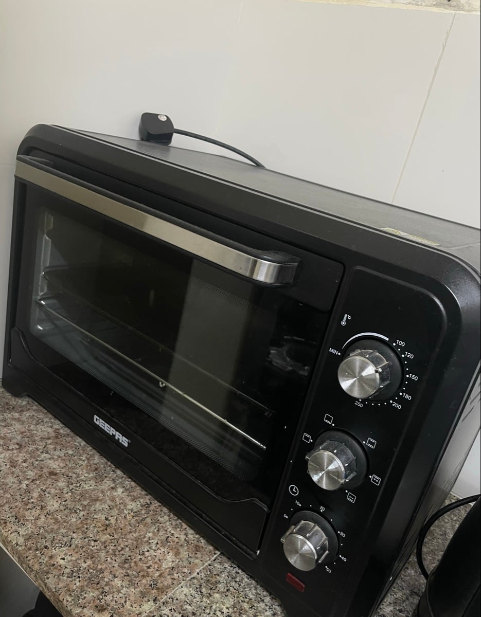Geepas Electric Oven & Oscar glass gas table 2 Burner - Image 3