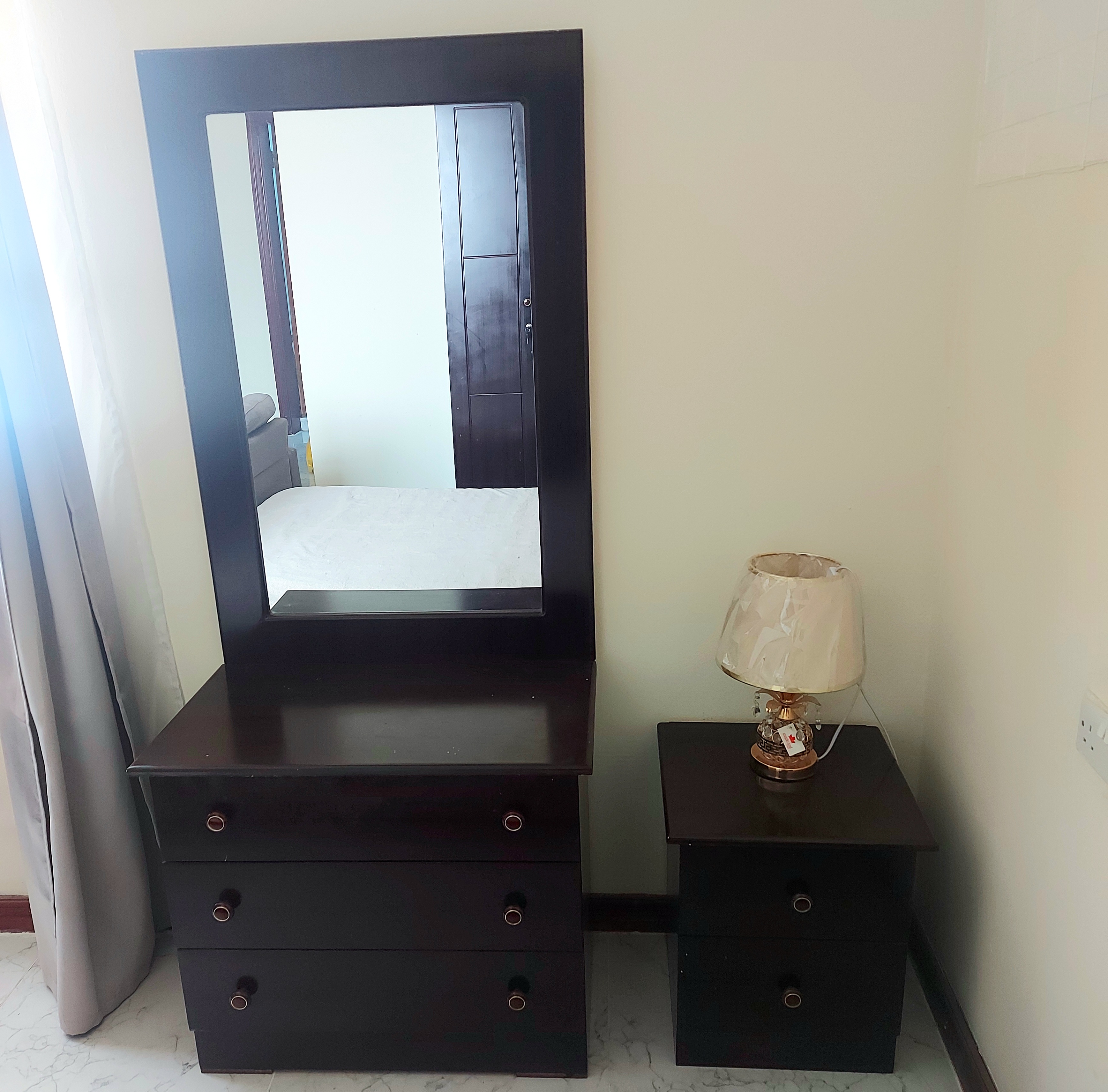 Wardrobe and dressing table - Image 2