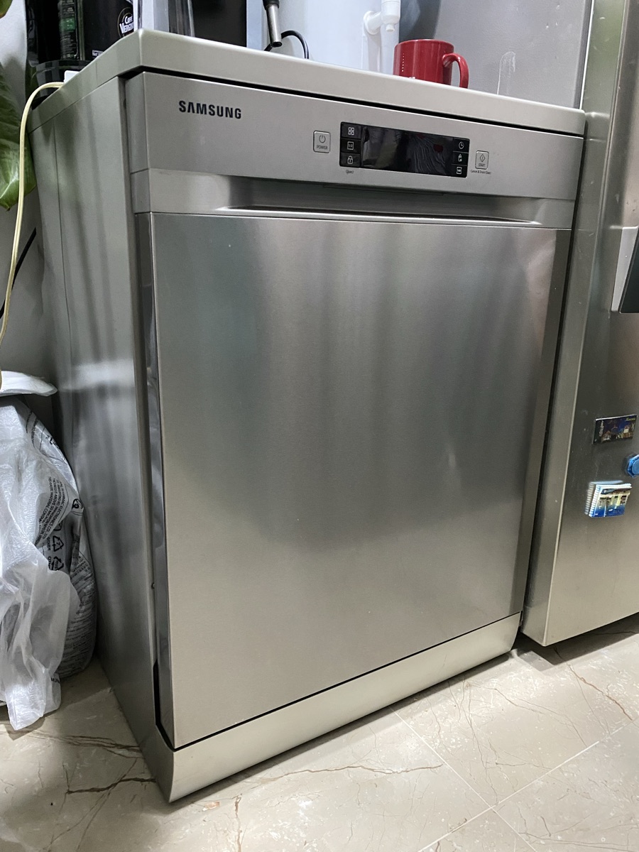 EXCELLENT CONDITION Samsung Dishwasher DW60M5050FS - Image 5