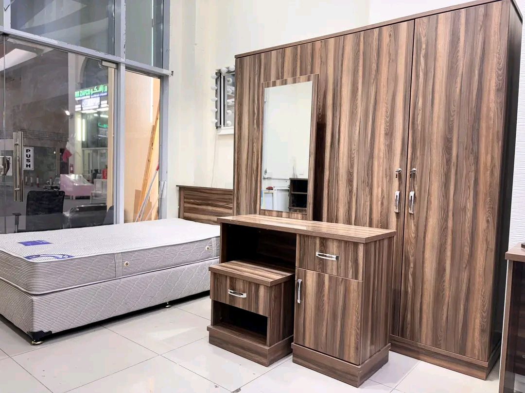 Qatar Airways furniture available - Image 12