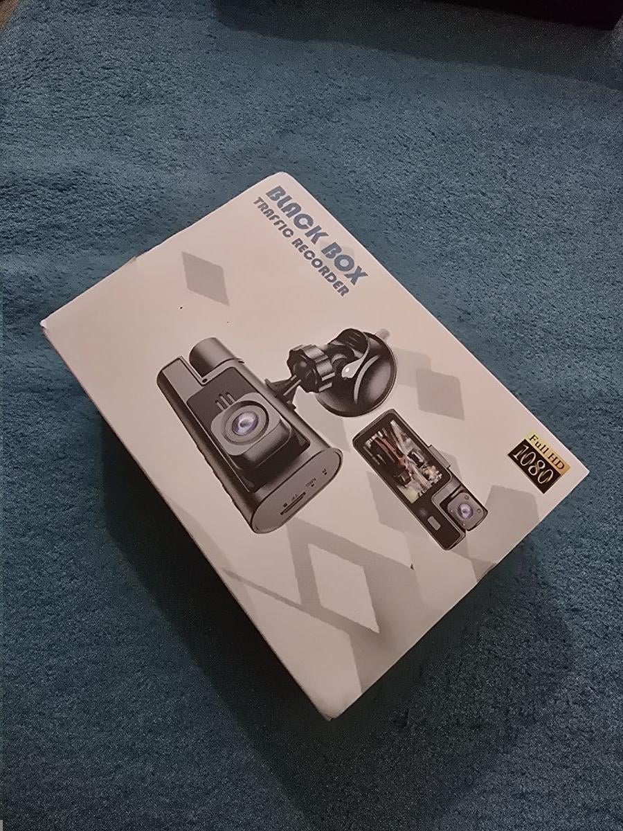 3 Cameras Dash Cam - Image 13