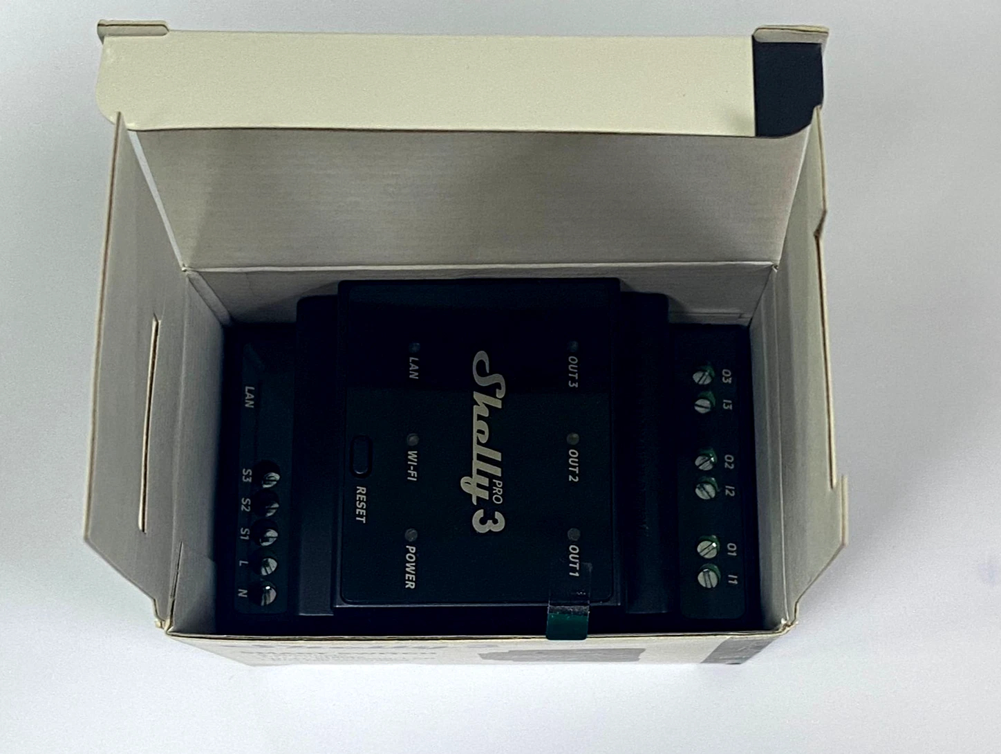 Shelly Pro 3: 3-Channel DIN Rail Automation Relay (Wi-Fi/LAN/BT)3800235268094 - Image 1
