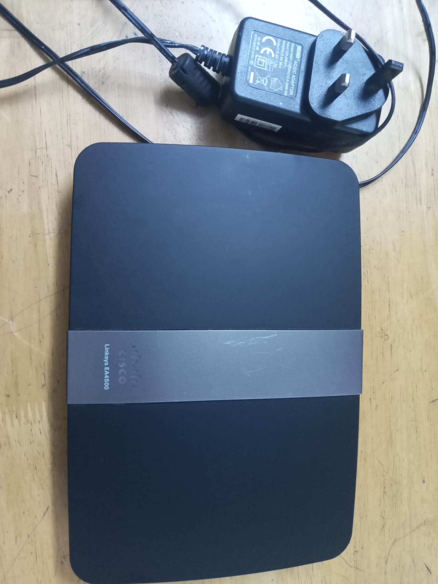 CISCO / LINKSYS Dual Band Wifi Router with Charger | Items | Qatar ...