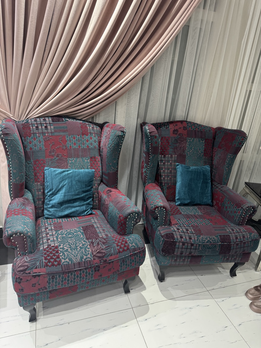 Sofa’s in great condition with table - Image 6