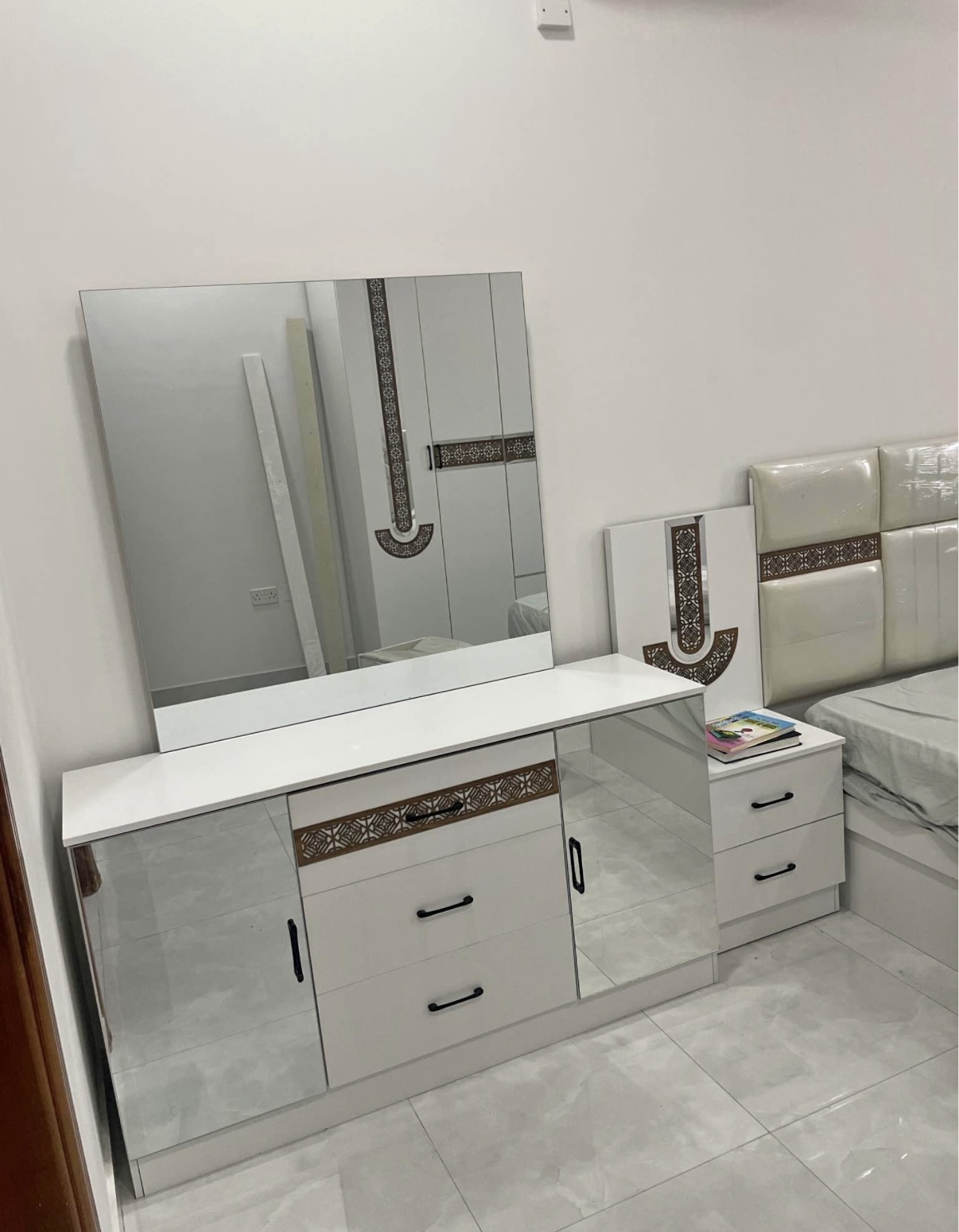 Luxurious Bedroom Set For Sale.Please Call Or What's app - Image 7