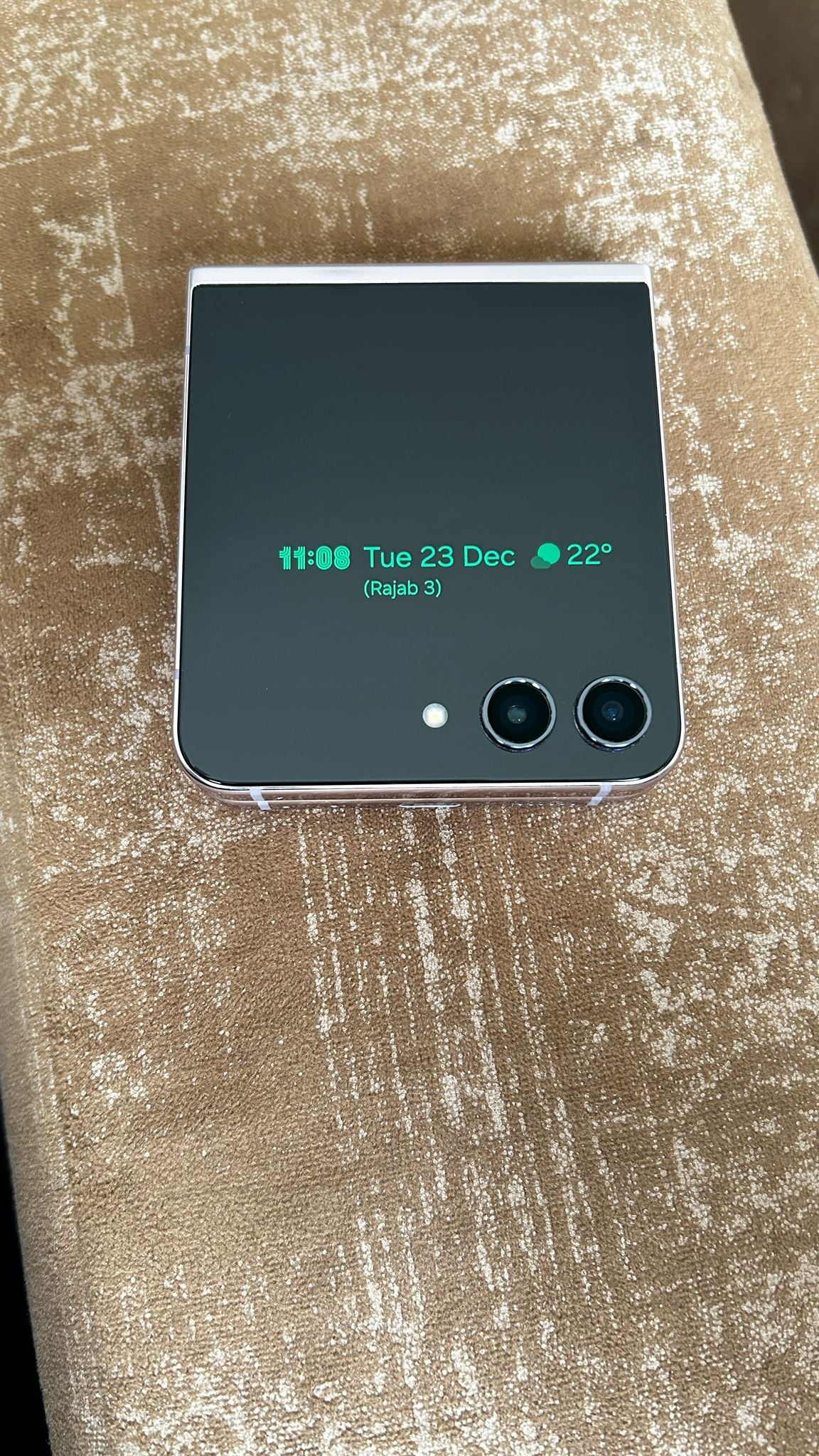 Samsung Galaxy Flip 5 - Image 1