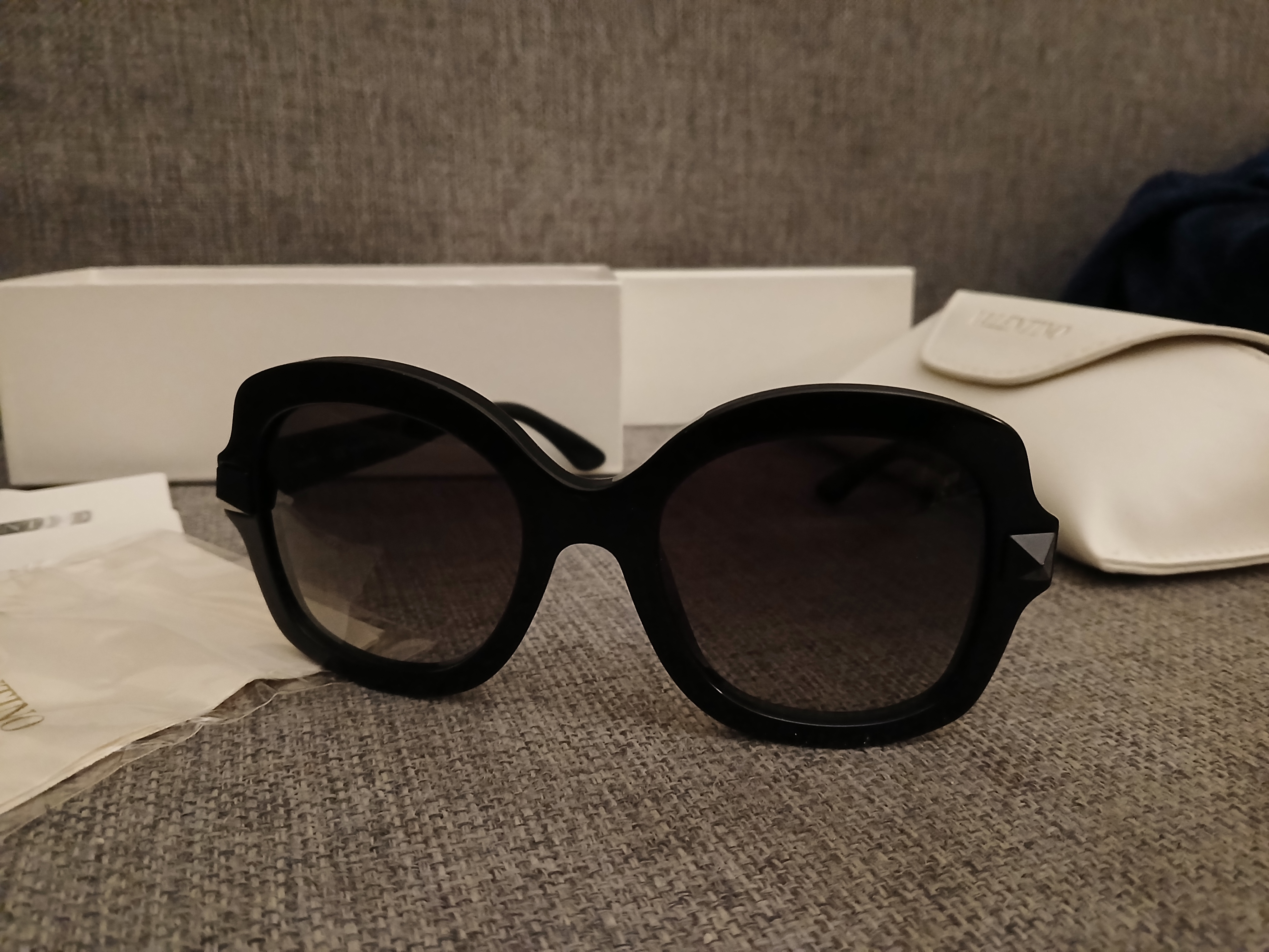 Sunglasses (Valentino) - Image 4