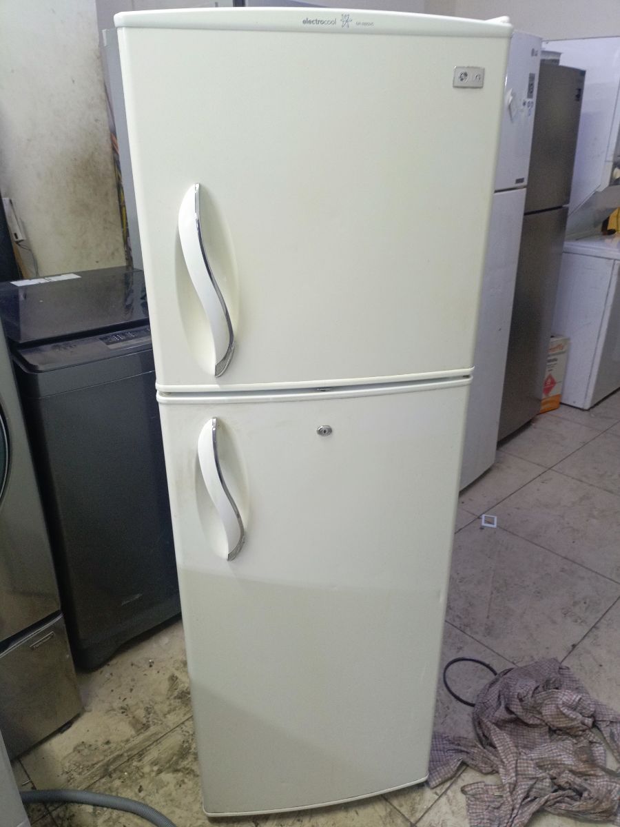 Lg refrigerator - Image 1