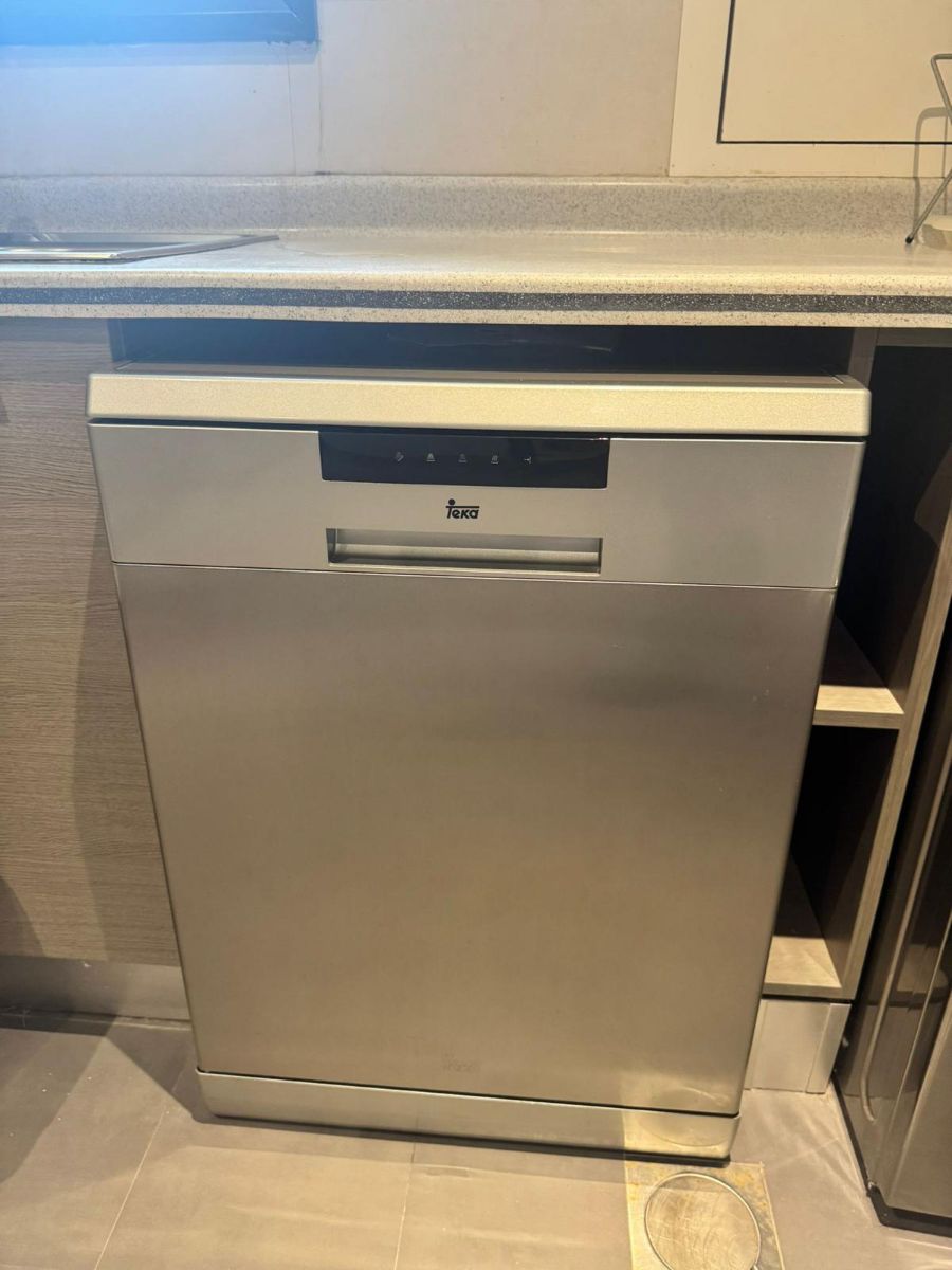 Qatar Airways Furniture available - Image 6