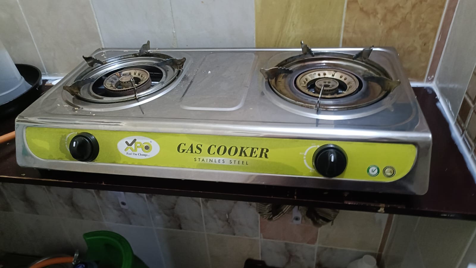 gas cylinders and cooker - Image 1
