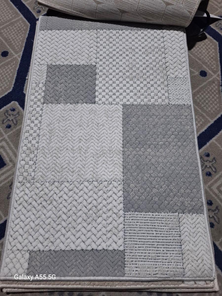 Good quality thick carpet - Image 4