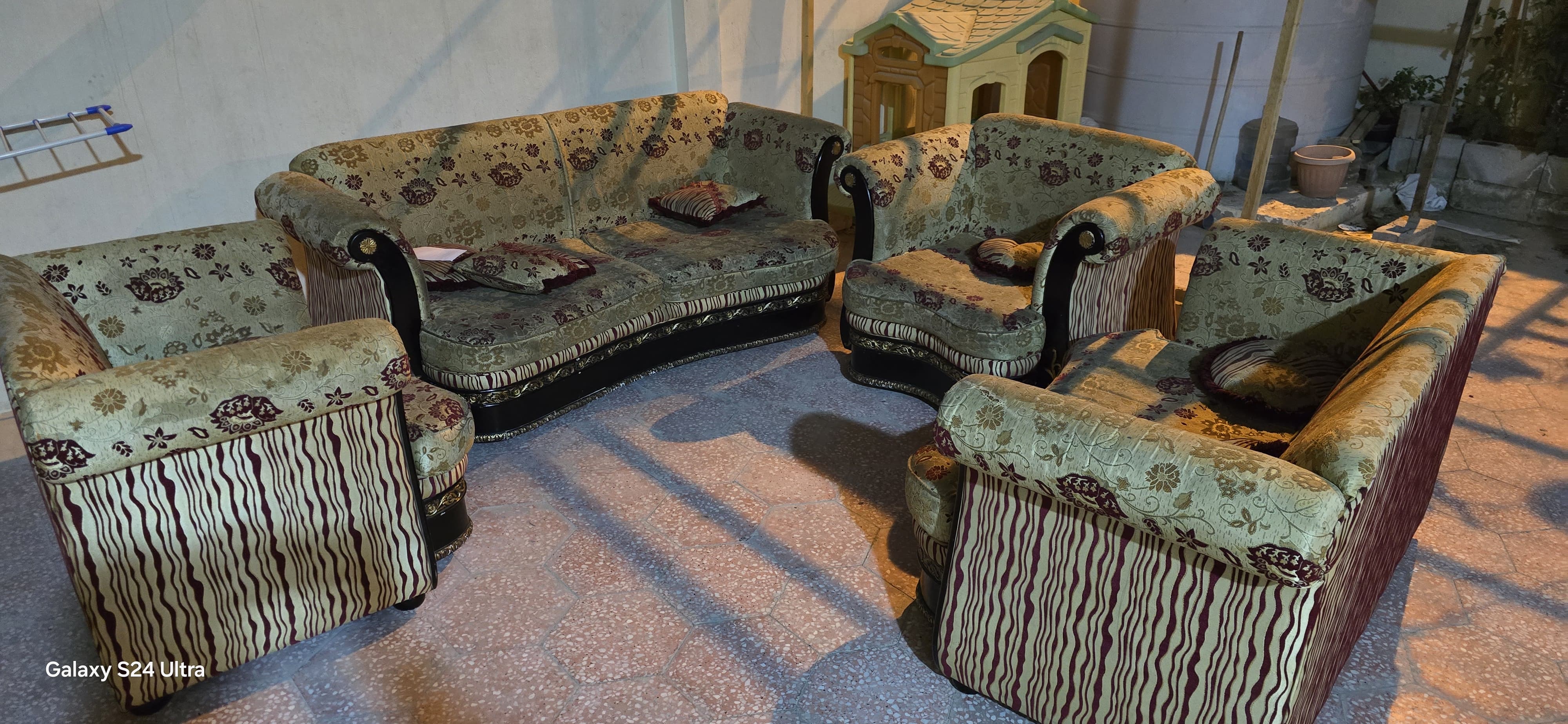 Neat and clean good 7bseater sofa for sale - Image 5