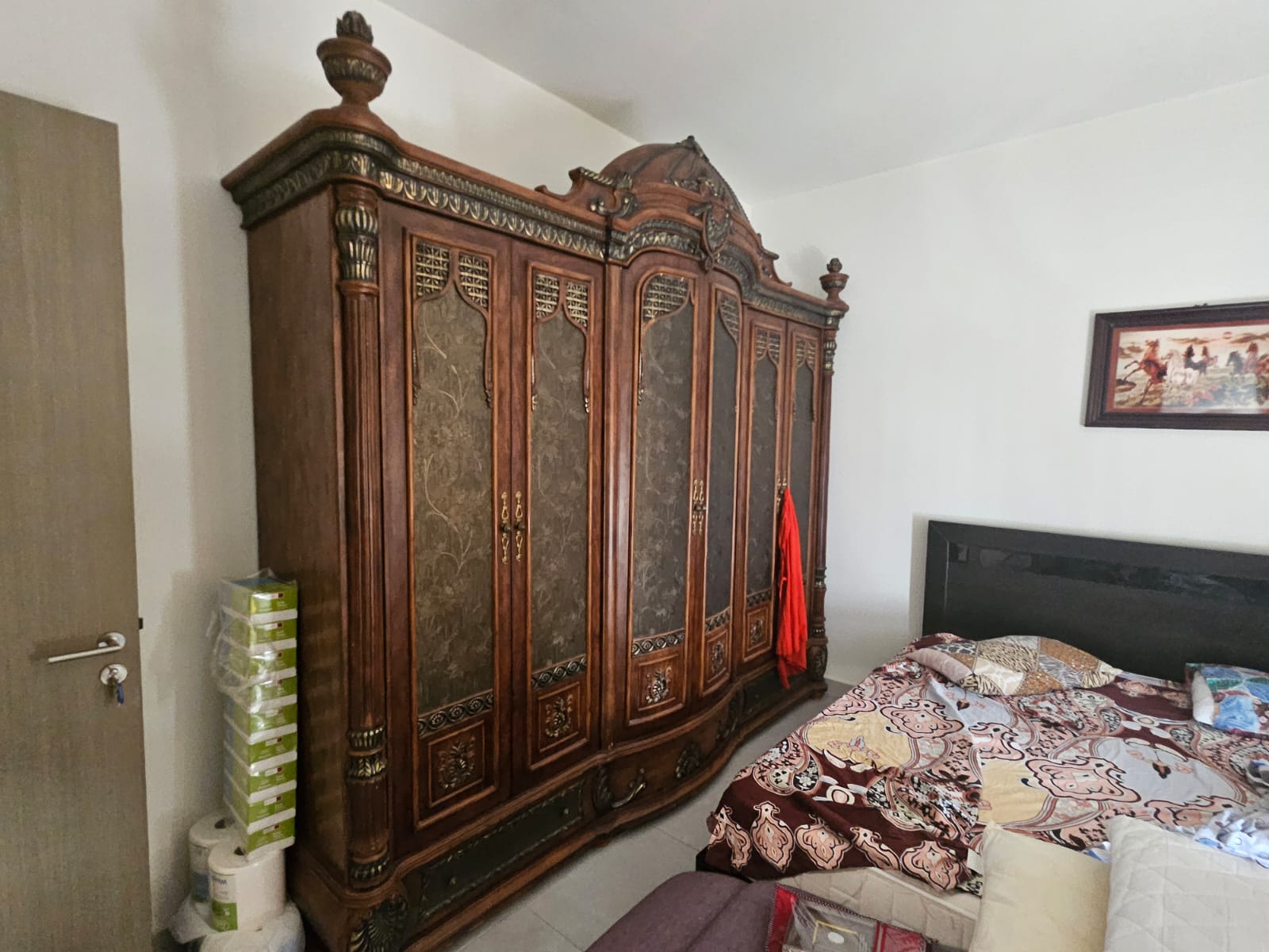 Cot and Mattresses, Dressing tabel, side tabel(2), 6 door cupboard  - Image 6