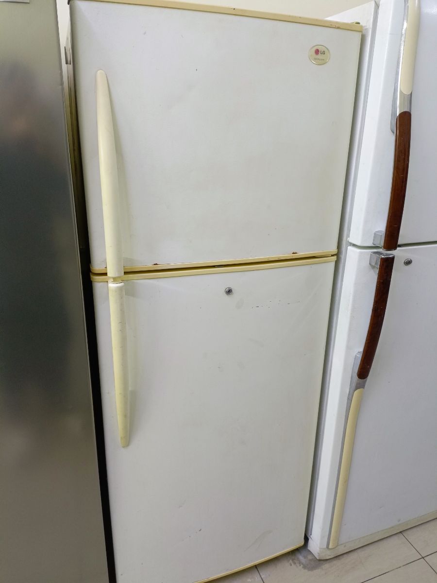 Lg refrigerator - Image 1