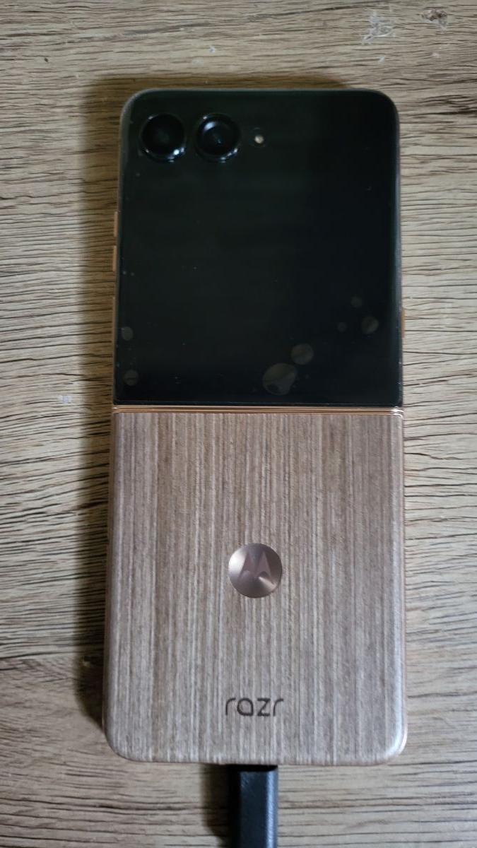 Motorolla razr ultra 60 2025 - Image 5