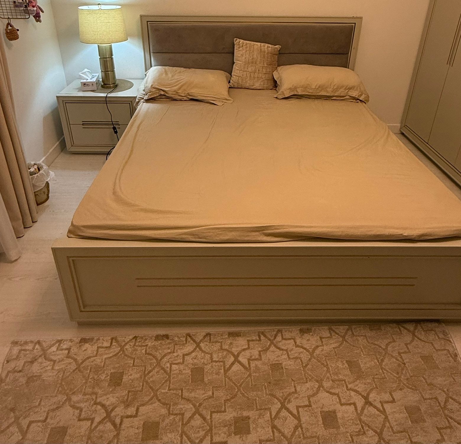 King size bedroom  - Image 2