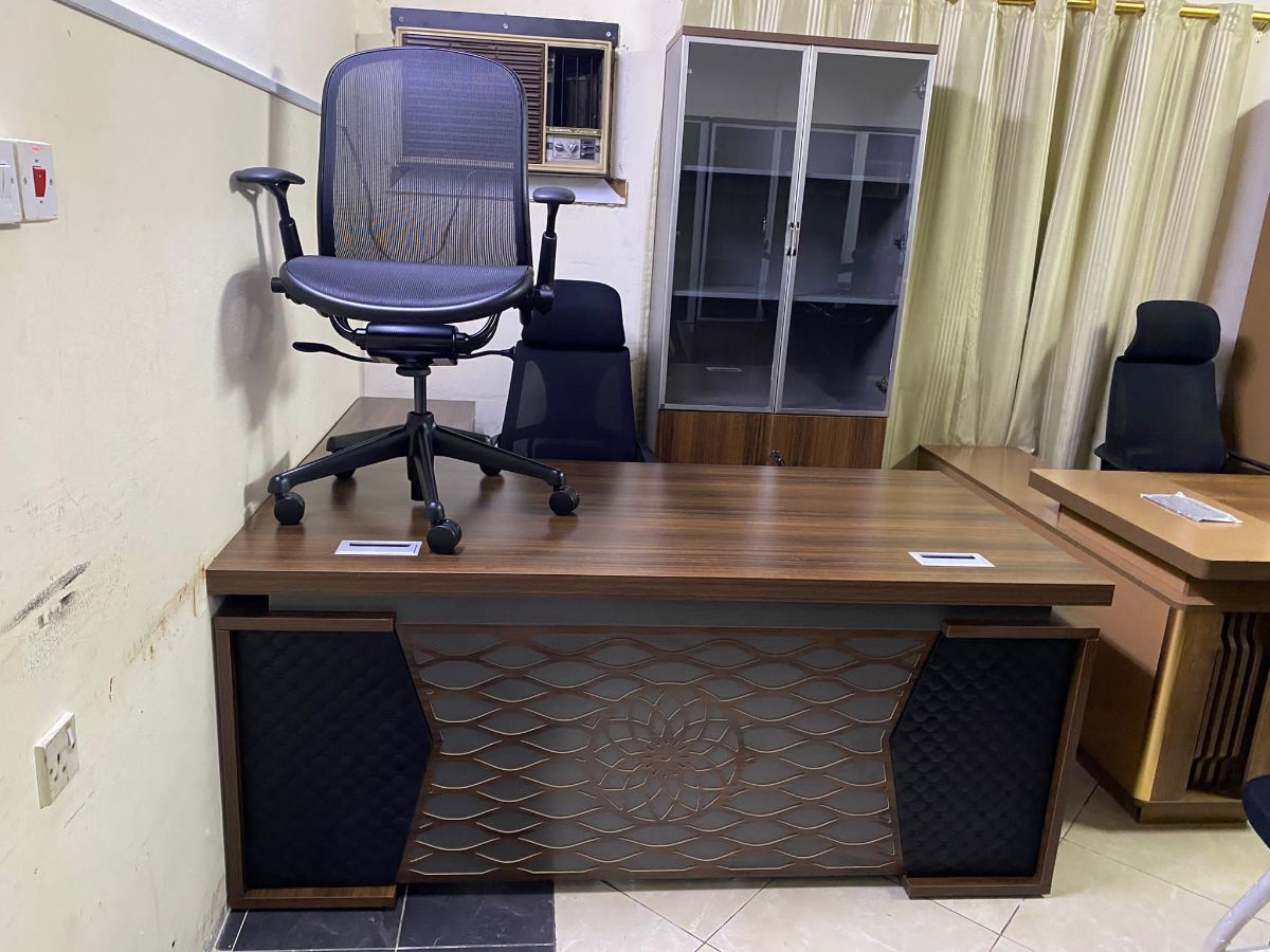 Used Office desk & chairs selling 55157083 - Image 7