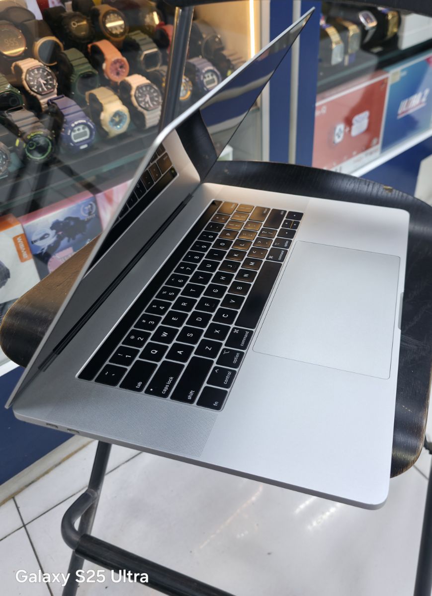 MacBook Pro i9 Touch bar
16GB RAM 512GB STORAGE - Image 6