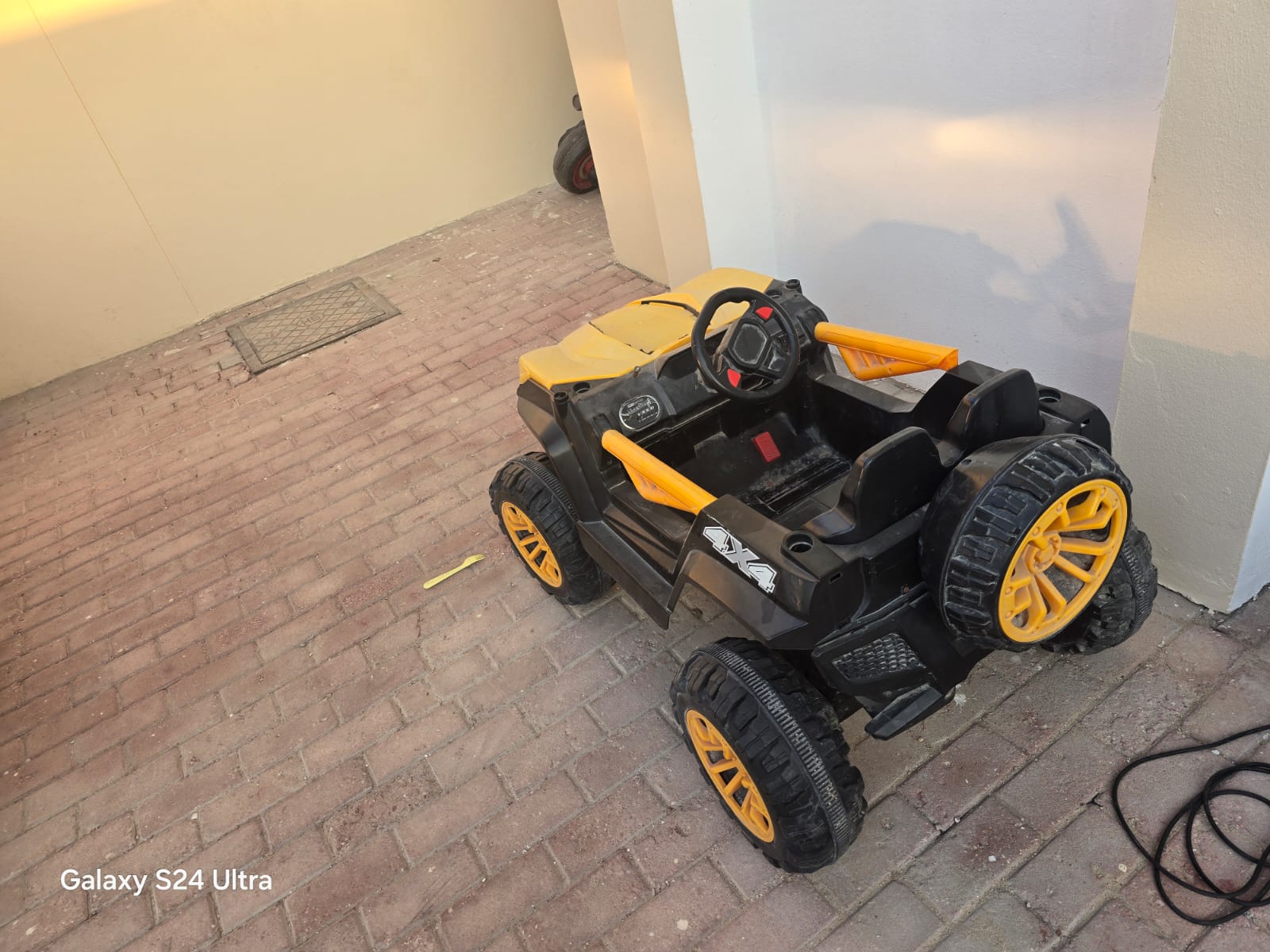 used toy car remote control or drive  - Image 2