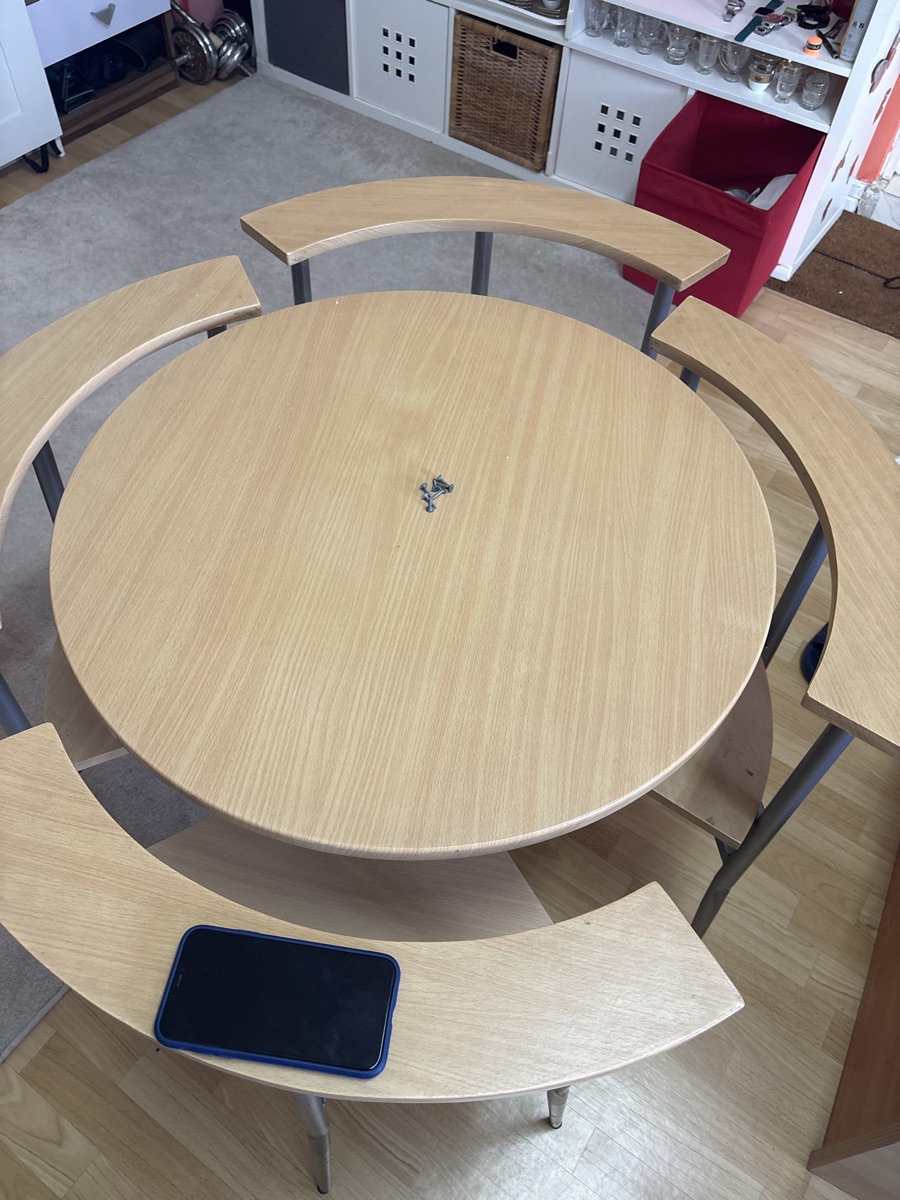 Dinning table - Image 1
