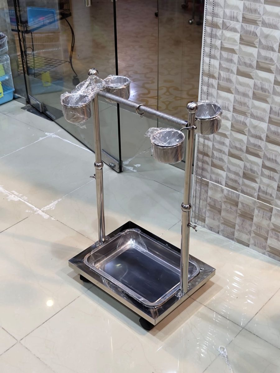 Parrot stand new - Image 1