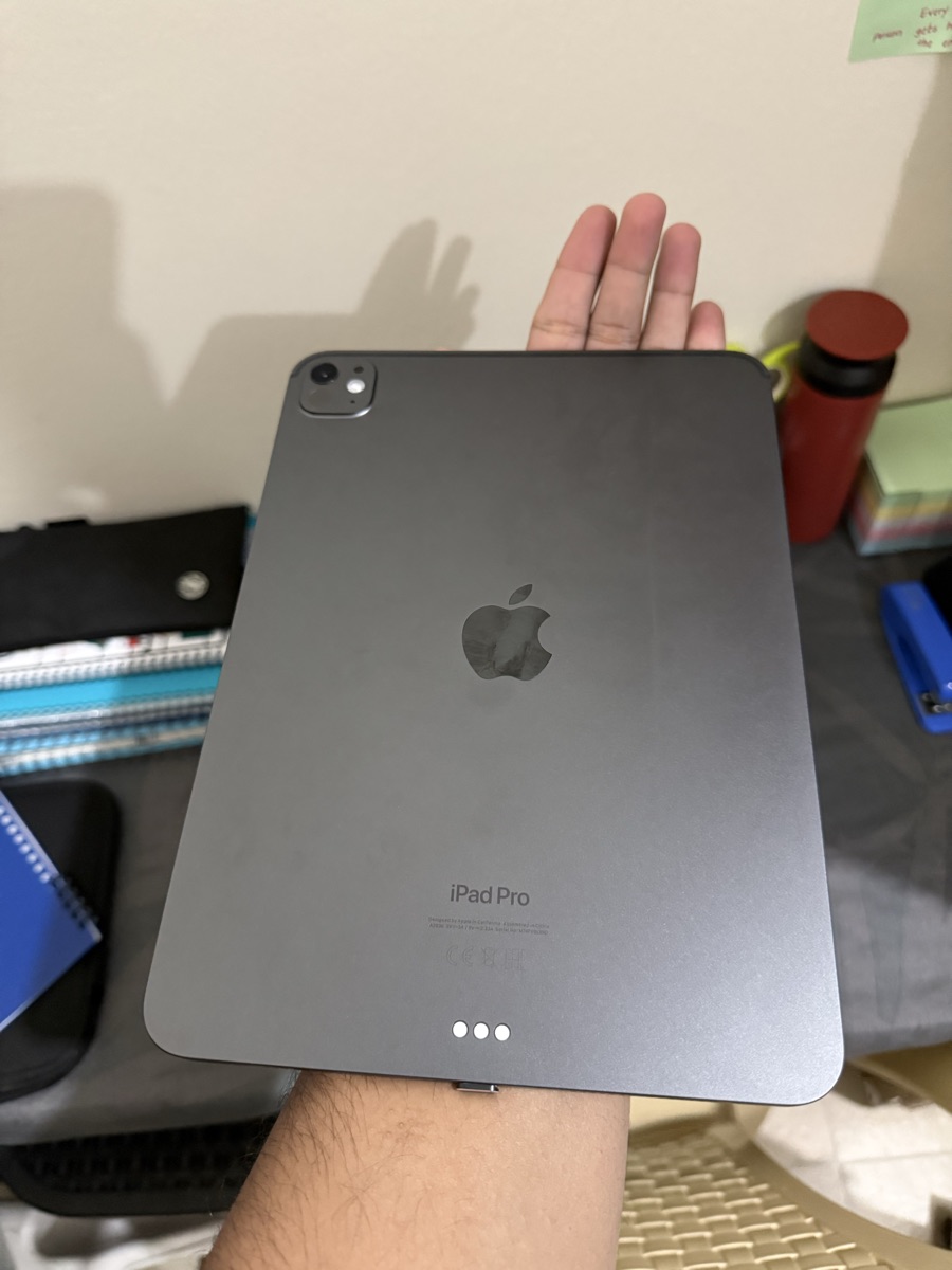 I pad pro M4 - Image 1