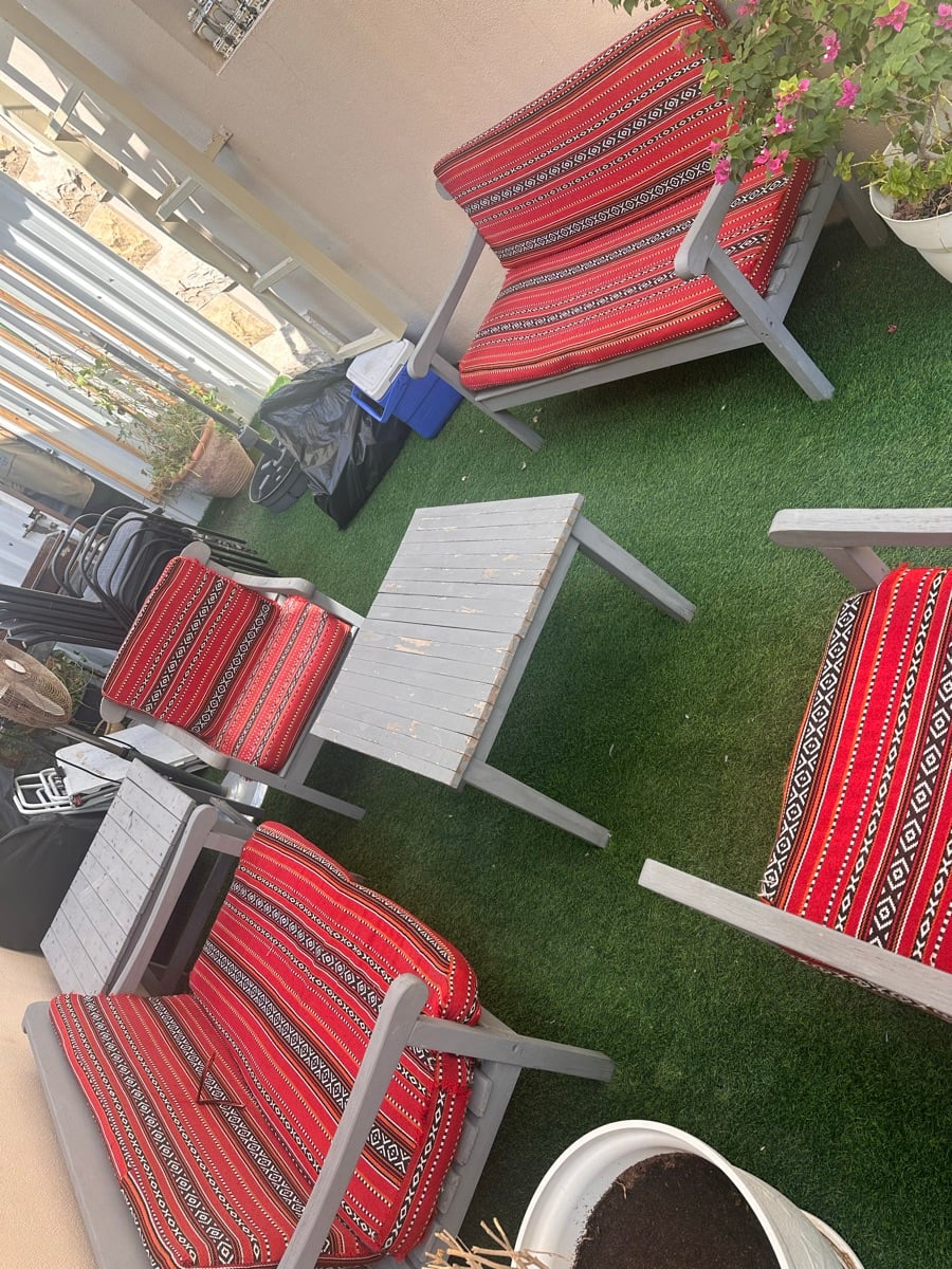Outdoor seating - Image 2