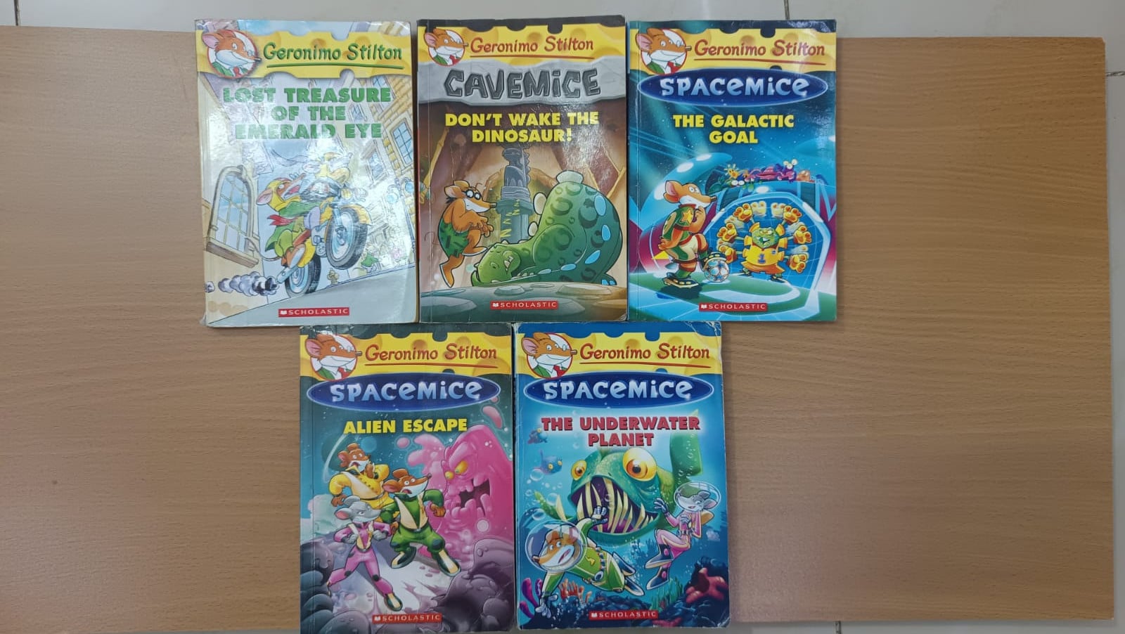 FIVE GERONIMO STILTON STORYBOOKS  - Image 2