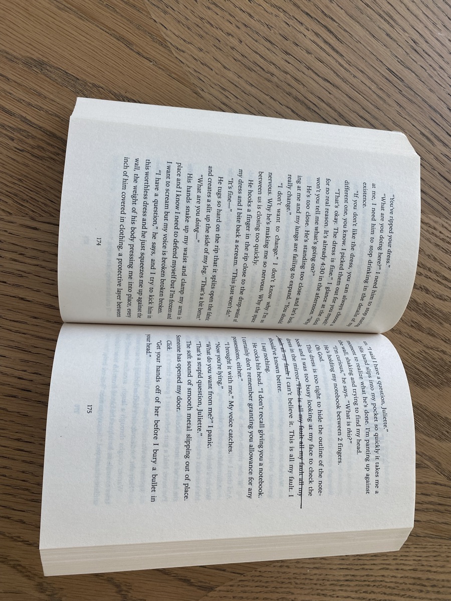 Shatter Me book - Image 3