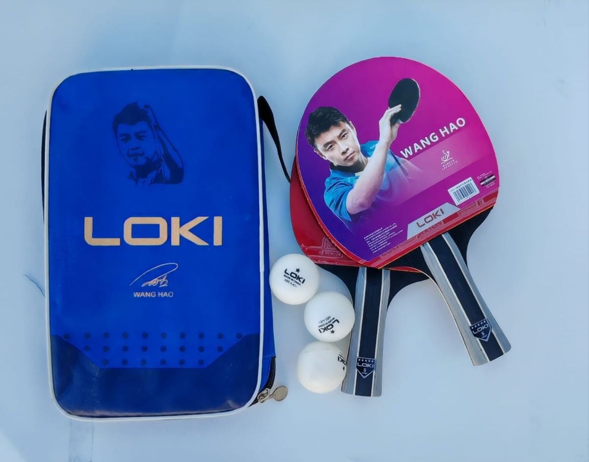 Table tennis racket with ball - Image 1