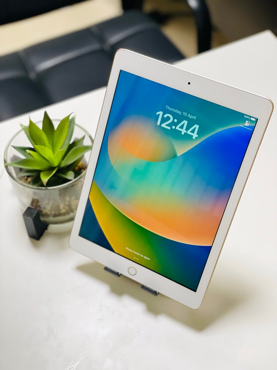 i Pad 5th generation 32 Gb - Image 2